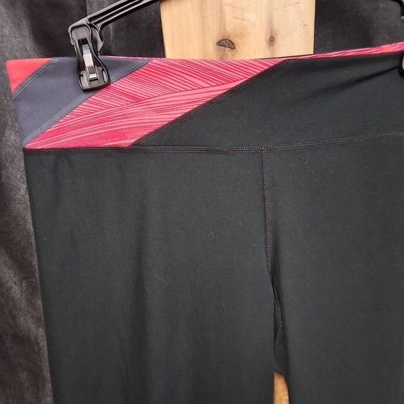 Under armour size women's small  black loose fitting Athletic pants - Picture 3 of 6